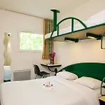 Cerise Hotel *