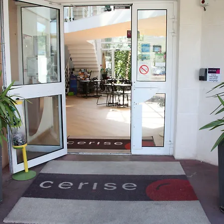 樱桃南锡酒店 *