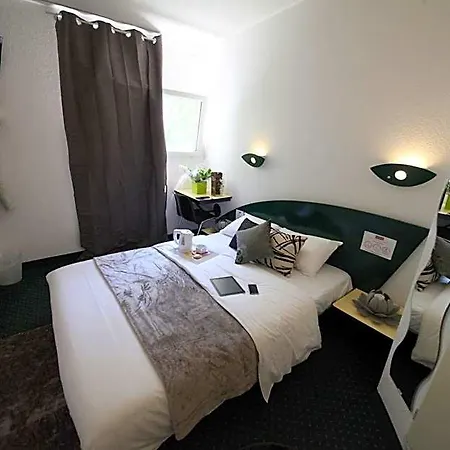 Cerise Hotel *
